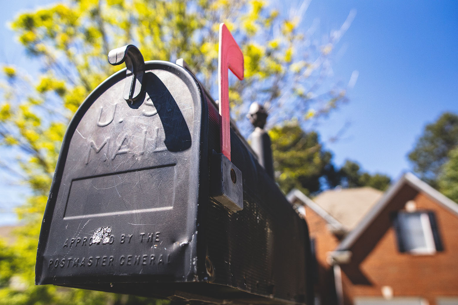 mailbox with the outgoing mail marker up