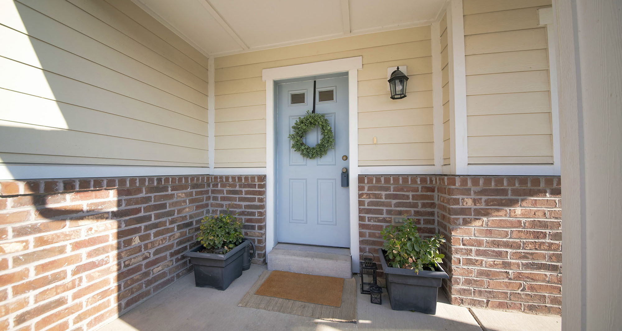 rental home with lockbox on the front door